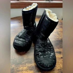 UGG | ladies classic short Sparkles boot. Size: 4